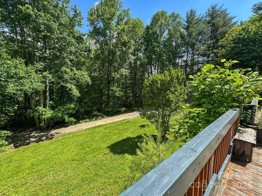 137 Onuska View Drive, Hendersonville, NC 28792.  MLS# CAR4261195, YatesRealty ID 14437. 