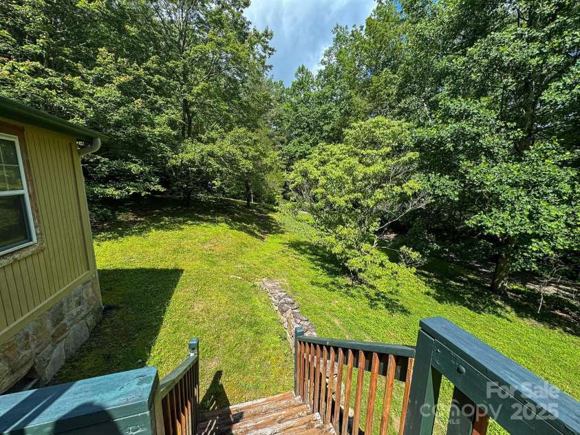 137 Onuska View Drive, Hendersonville, NC 28792.  MLS# CAR4261195, YatesRealty ID 14437. 