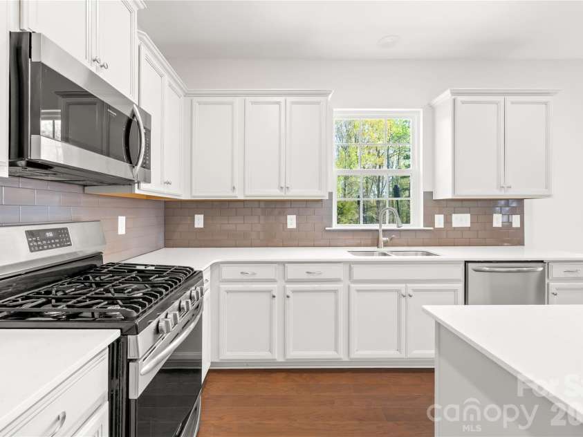 1072 Willow Bend Drive, Fort Mill, SC 29708.  MLS# CAR4393980, YatesRealty ID 14439. 