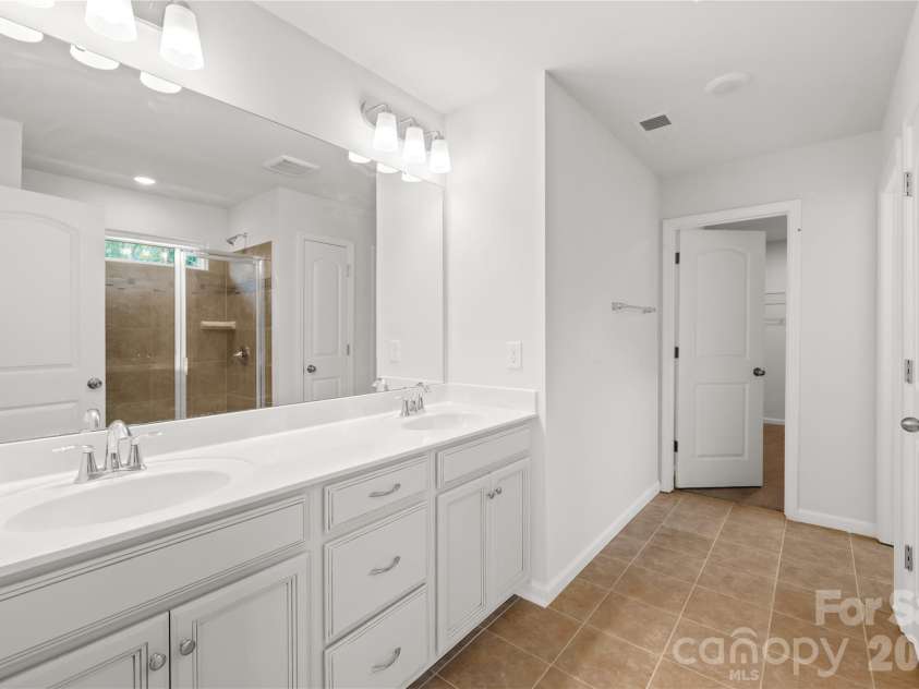 1072 Willow Bend Drive, Fort Mill, SC 29708.  MLS# CAR4393980, YatesRealty ID 14439. 