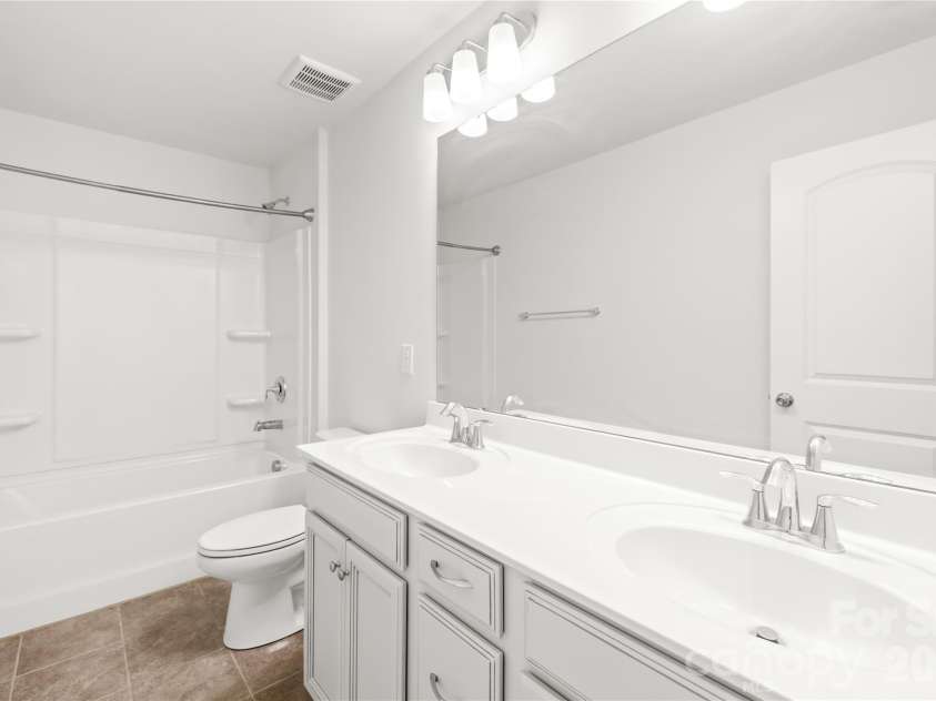 1072 Willow Bend Drive, Fort Mill, SC 29708.  MLS# CAR4393980, YatesRealty ID 14439. 