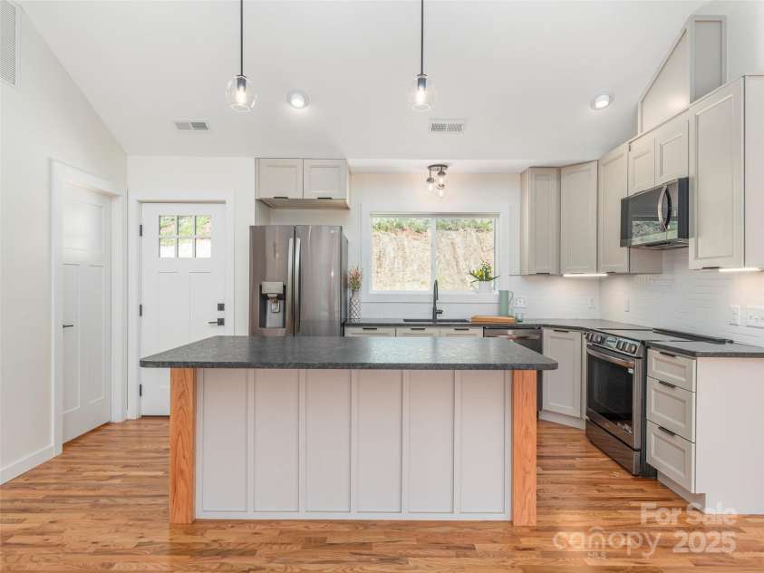 191 Aster Ridge Drive, Waynesville, NC 28786.  MLS# CAR4248737, YatesRealty ID 14439. 
