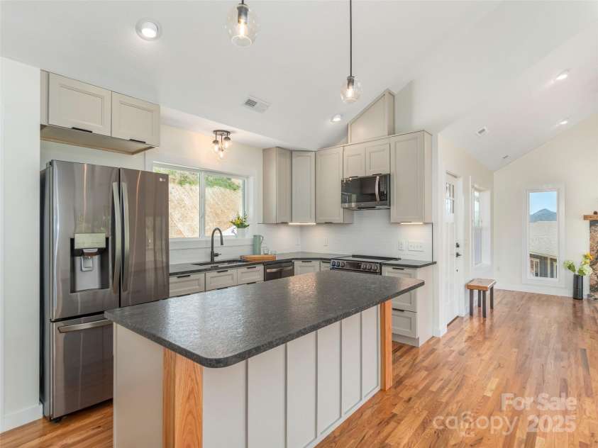 191 Aster Ridge Drive, Waynesville, NC 28786.  MLS# CAR4248737, YatesRealty ID 14439. 