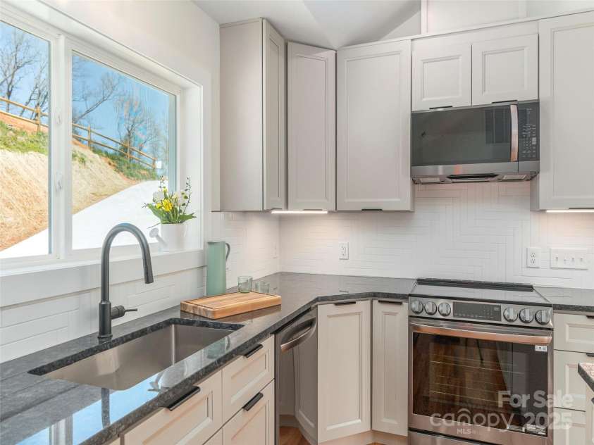 191 Aster Ridge Drive, Waynesville, NC 28786.  MLS# CAR4248737, YatesRealty ID 14439. 