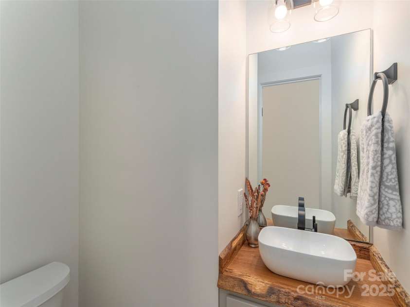 191 Aster Ridge Drive, Waynesville, NC 28786.  MLS# CAR4248737, YatesRealty ID 14439. 