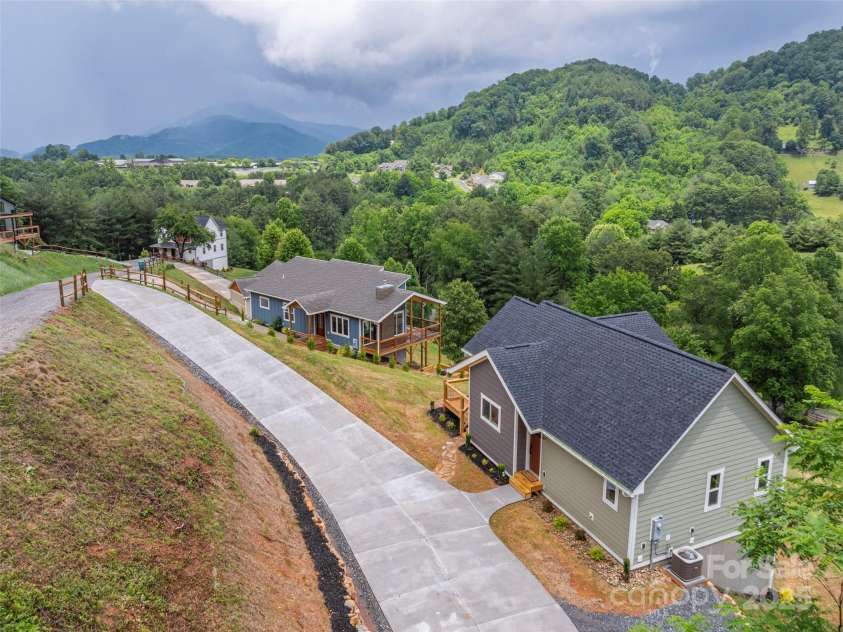 191 Aster Ridge Drive, Waynesville, NC 28786.  MLS# CAR4248737, YatesRealty ID 14439. 