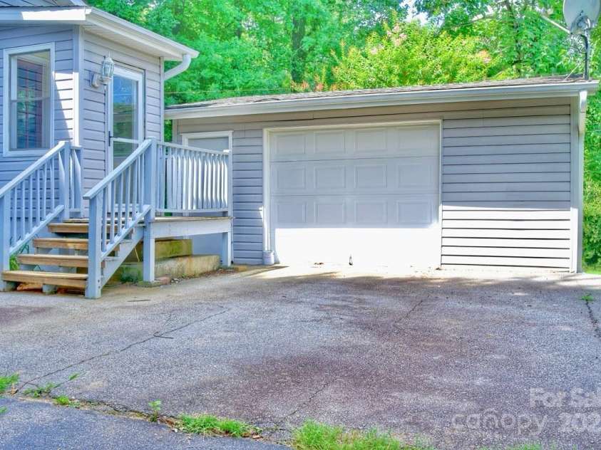 200 Frost Road, Saluda, NC 28773.  MLS# CAR4186727, YatesRealty ID 14440. 