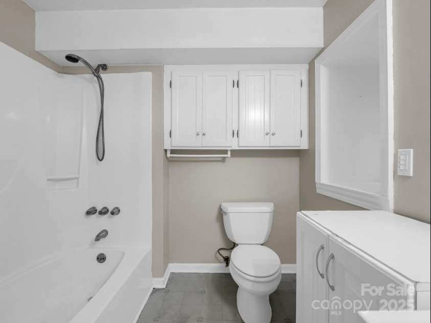 200 Frost Road, Saluda, NC 28773.  MLS# CAR4186727, YatesRealty ID 14440. Basement full bath