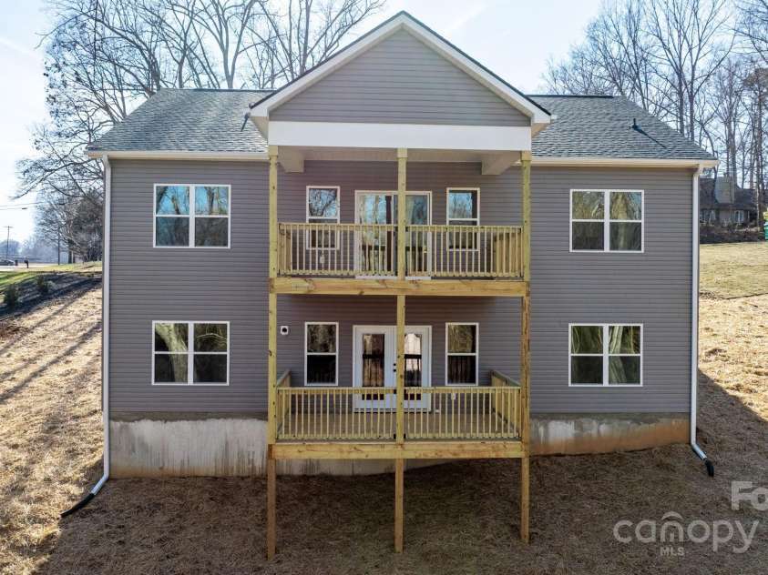 113 Brentwood Drive, Maiden, NC 28650.  MLS# CAR4304067, YatesRealty ID 14442. 