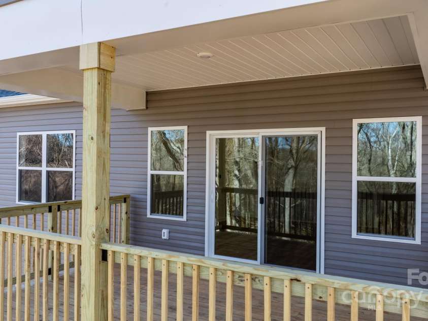 113 Brentwood Drive, Maiden, NC 28650.  MLS# CAR4304067, YatesRealty ID 14442. 