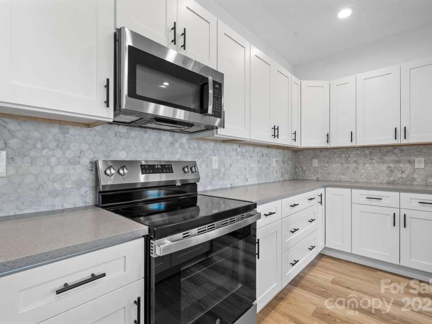 113 Brentwood Drive, Maiden, NC 28650.  MLS# CAR4304067, YatesRealty ID 14442. 