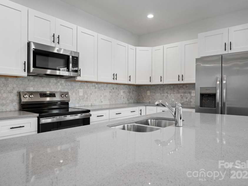 113 Brentwood Drive, Maiden, NC 28650.  MLS# CAR4304067, YatesRealty ID 14442. 