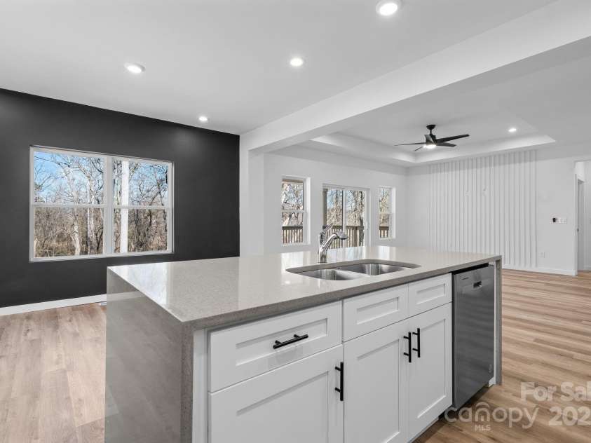 113 Brentwood Drive, Maiden, NC 28650.  MLS# CAR4304067, YatesRealty ID 14442. 