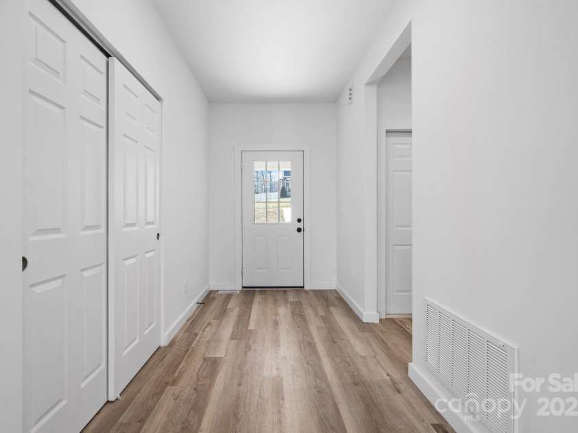 113 Brentwood Drive, Maiden, NC 28650.  MLS# CAR4304067, YatesRealty ID 14442. 