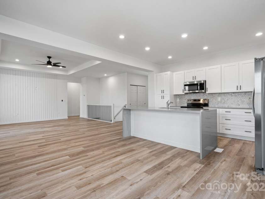 113 Brentwood Drive, Maiden, NC 28650.  MLS# CAR4304067, YatesRealty ID 14442. 