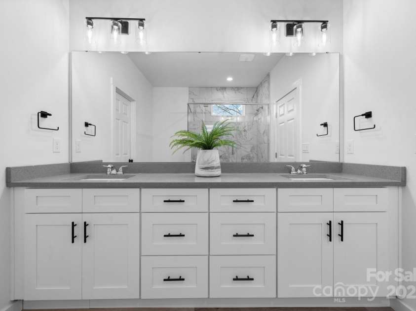 113 Brentwood Drive, Maiden, NC 28650.  MLS# CAR4304067, YatesRealty ID 14442. 