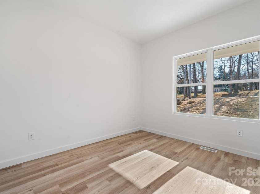 113 Brentwood Drive, Maiden, NC 28650.  MLS# CAR4304067, YatesRealty ID 14442. 