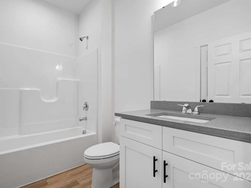 113 Brentwood Drive, Maiden, NC 28650.  MLS# CAR4304067, YatesRealty ID 14442. 