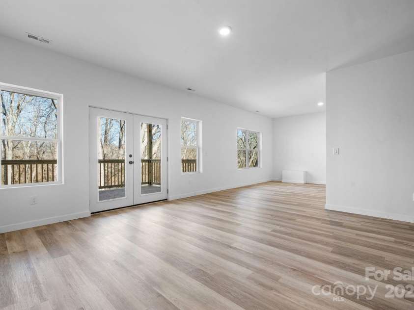 113 Brentwood Drive, Maiden, NC 28650.  MLS# CAR4304067, YatesRealty ID 14442. 