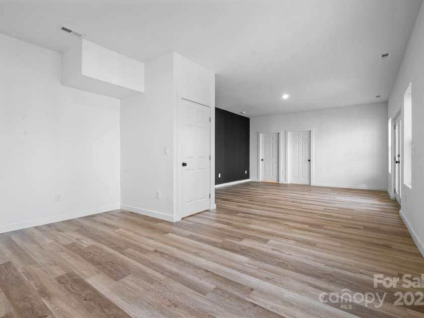 113 Brentwood Drive, Maiden, NC 28650.  MLS# CAR4304067, YatesRealty ID 14442. 