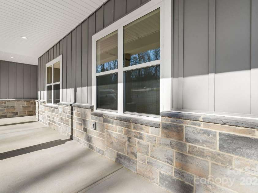 113 Brentwood Drive, Maiden, NC 28650.  MLS# CAR4304067, YatesRealty ID 14442. 