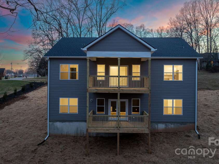 113 Brentwood Drive, Maiden, NC 28650.  MLS# CAR4304067, YatesRealty ID 14442. 