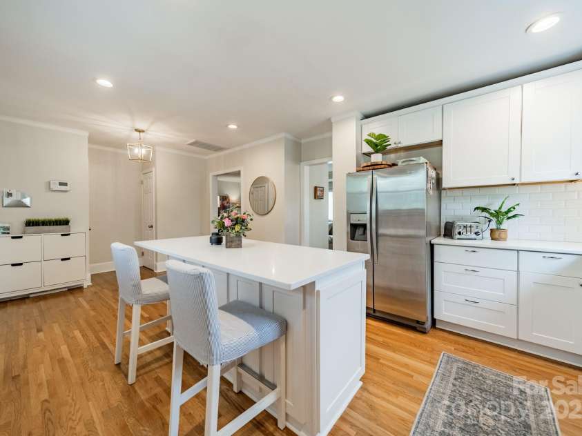 3510 Conway Avenue, Charlotte, NC 28209.  MLS# CAR4244282, YatesRealty ID 14444. 