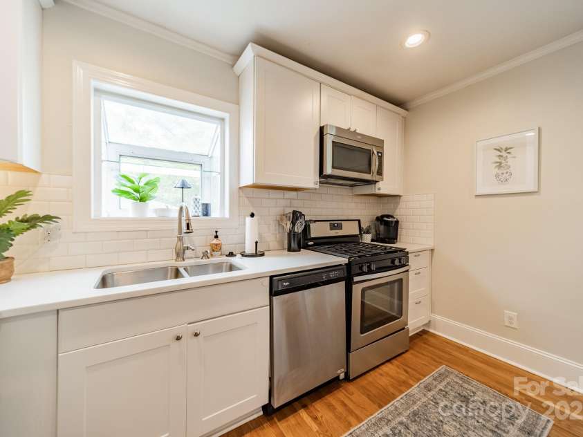 3510 Conway Avenue, Charlotte, NC 28209.  MLS# CAR4244282, YatesRealty ID 14444. 