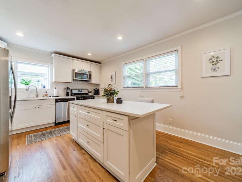 3510 Conway Avenue, Charlotte, NC 28209.  MLS# CAR4244282, YatesRealty ID 14444. 