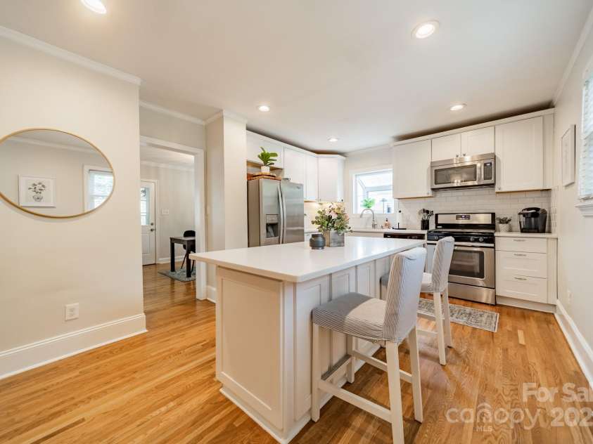 3510 Conway Avenue, Charlotte, NC 28209.  MLS# CAR4244282, YatesRealty ID 14444. 
