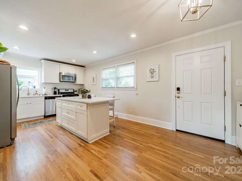3510 Conway Avenue, Charlotte, NC 28209.  MLS# CAR4244282, YatesRealty ID 14444. 