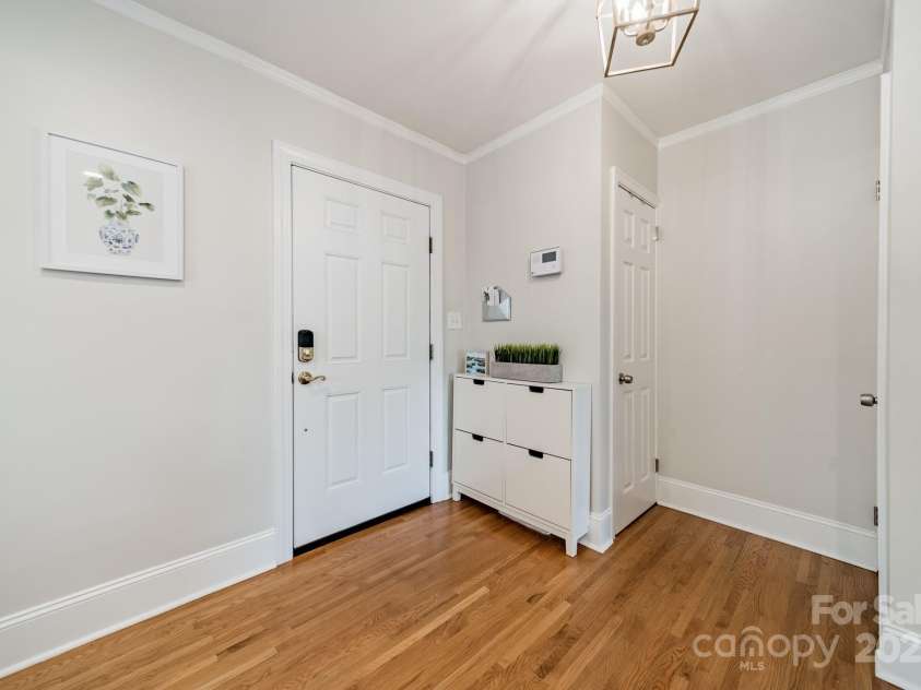 3510 Conway Avenue, Charlotte, NC 28209.  MLS# CAR4244282, YatesRealty ID 14444. 