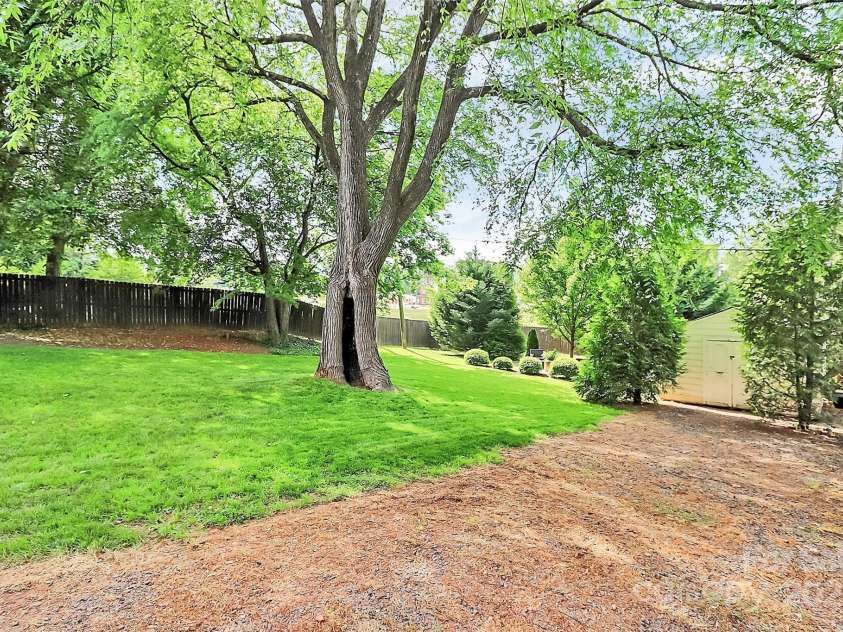 3510 Conway Avenue, Charlotte, NC 28209.  MLS# CAR4244282, YatesRealty ID 14444. 