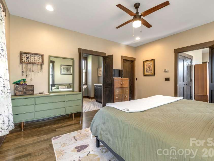 226 Flint Street, Asheville, NC 28801.  MLS# CAR4301613, YatesRealty ID 14445. 