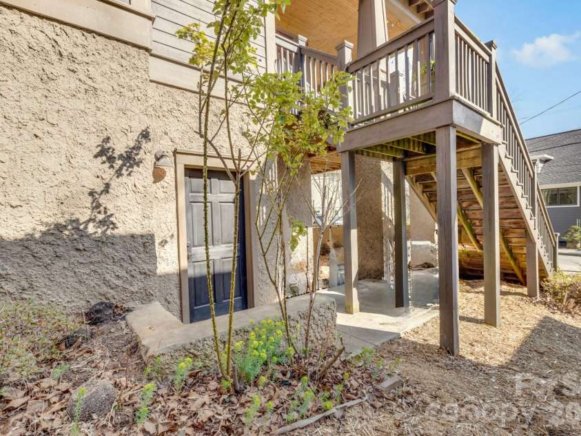 226 Flint Street, Asheville, NC 28801.  MLS# CAR4301613, YatesRealty ID 14445. 