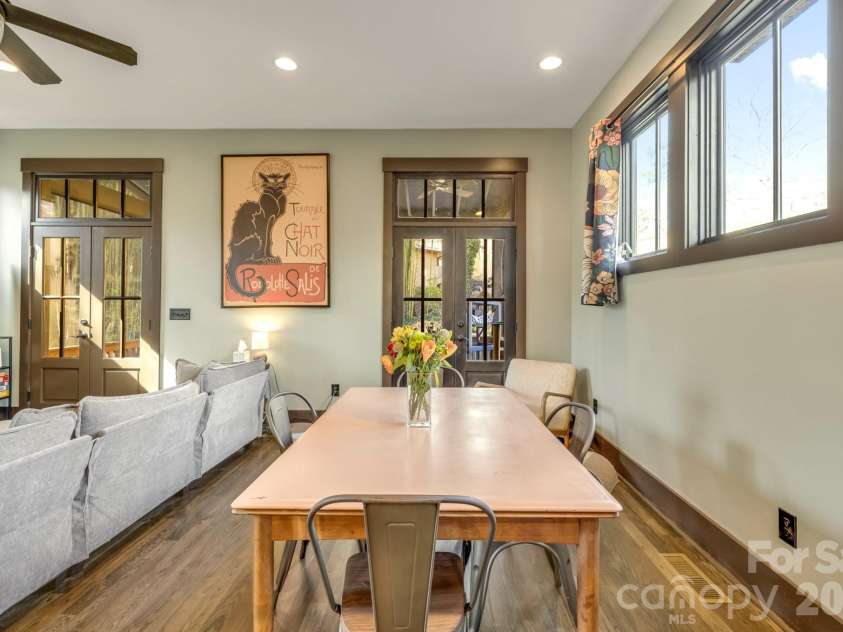 226 Flint Street, Asheville, NC 28801.  MLS# CAR4301613, YatesRealty ID 14445. Dining area