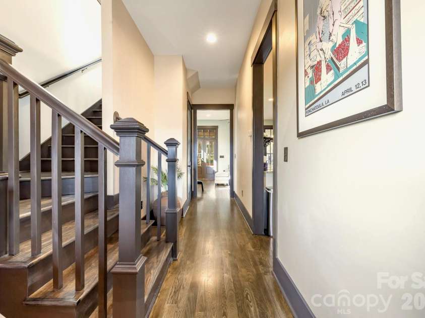 226 Flint Street, Asheville, NC 28801.  MLS# CAR4301613, YatesRealty ID 14445. Main entrance hallway