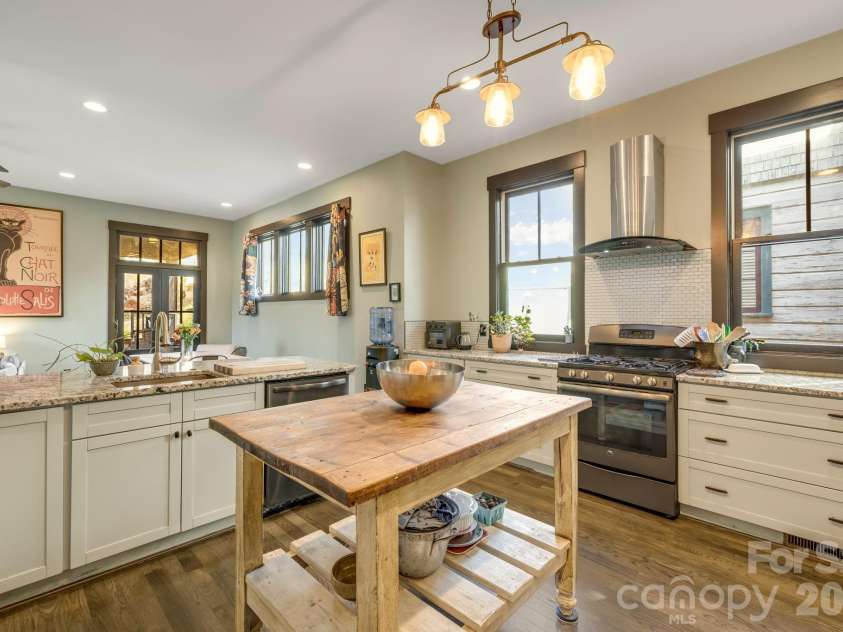 226 Flint Street, Asheville, NC 28801.  MLS# CAR4301613, YatesRealty ID 14445. Open Kitchen