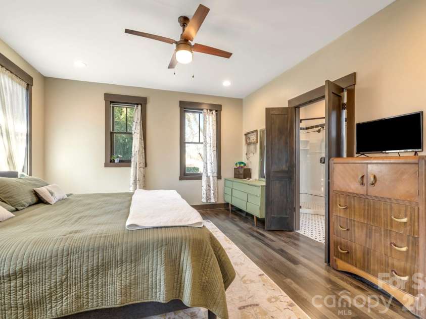 226 Flint Street, Asheville, NC 28801.  MLS# CAR4301613, YatesRealty ID 14445. Primary bedroom on upper floor