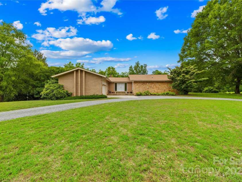 2309 Potter Road, Waxhaw, NC 28173.  MLS# CAR4261368, YatesRealty ID 14445. 