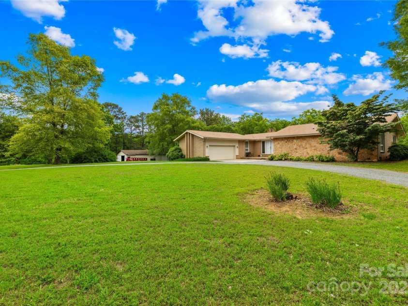 2309 Potter Road, Waxhaw, NC 28173.  MLS# CAR4261368, YatesRealty ID 14445. 