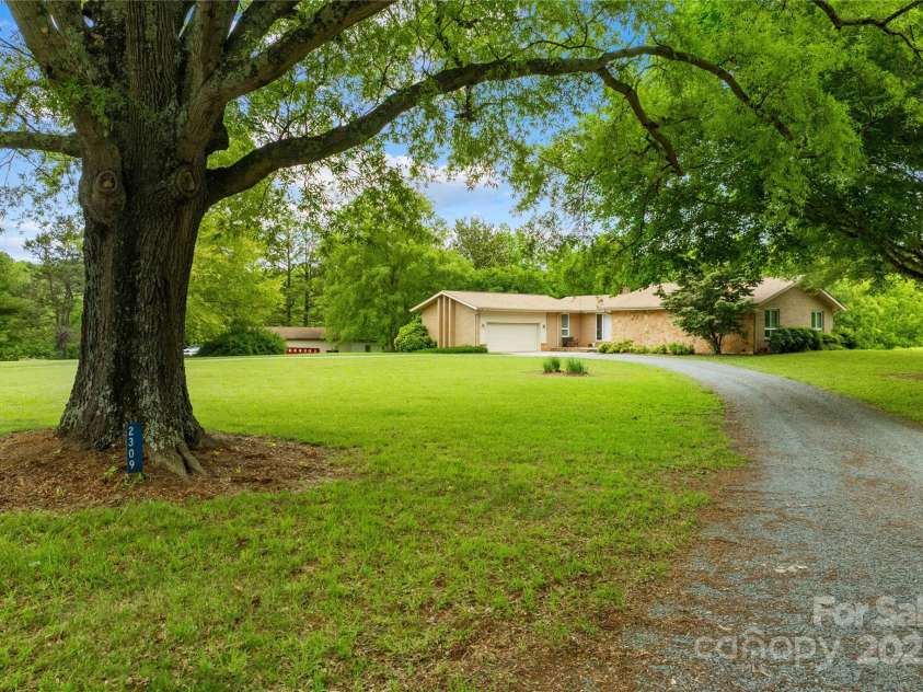 2309 Potter Road, Waxhaw, NC 28173.  MLS# CAR4261368, YatesRealty ID 14445. 