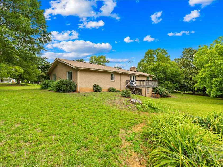 2309 Potter Road, Waxhaw, NC 28173.  MLS# CAR4261368, YatesRealty ID 14445. 