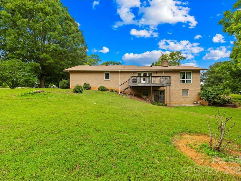 2309 Potter Road, Waxhaw, NC 28173.  MLS# CAR4261368, YatesRealty ID 14445. 