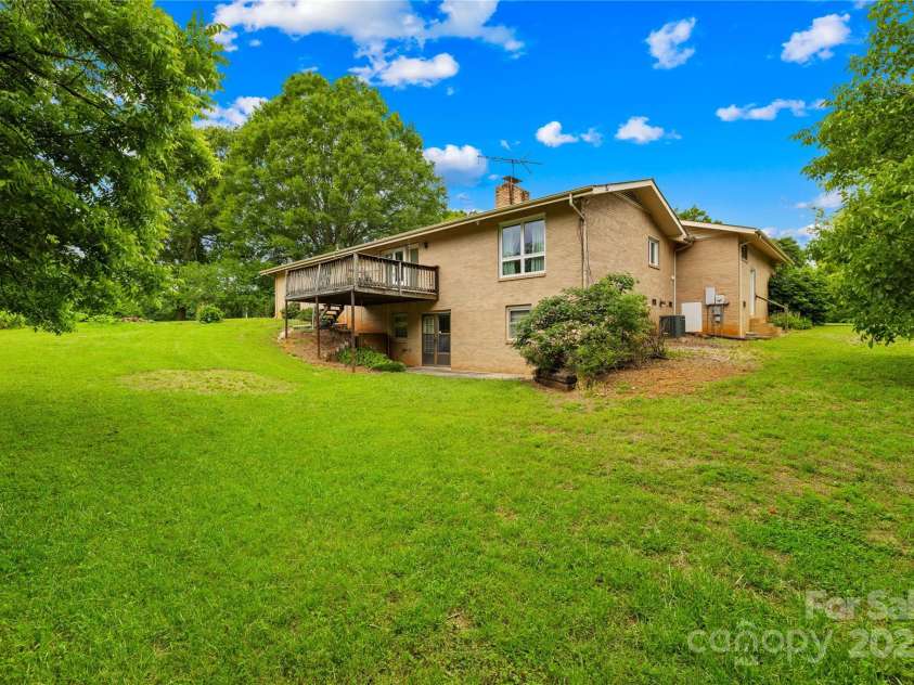 2309 Potter Road, Waxhaw, NC 28173.  MLS# CAR4261368, YatesRealty ID 14445. 