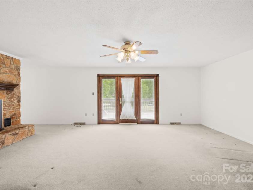 2309 Potter Road, Waxhaw, NC 28173.  MLS# CAR4261368, YatesRealty ID 14445. 