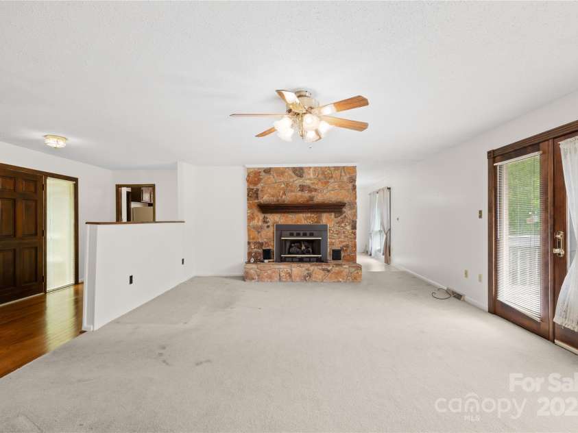 2309 Potter Road, Waxhaw, NC 28173.  MLS# CAR4261368, YatesRealty ID 14445. 