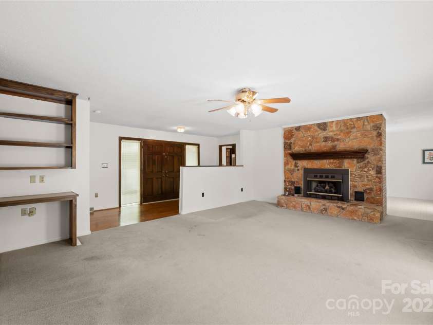 2309 Potter Road, Waxhaw, NC 28173.  MLS# CAR4261368, YatesRealty ID 14445. 