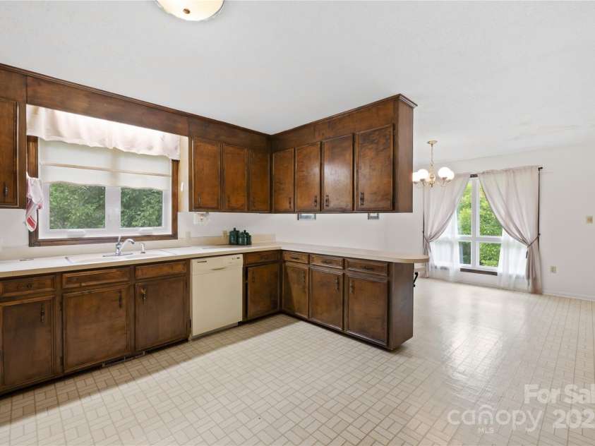 2309 Potter Road, Waxhaw, NC 28173.  MLS# CAR4261368, YatesRealty ID 14445. 