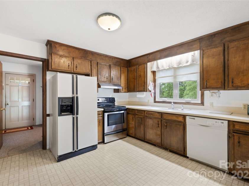 2309 Potter Road, Waxhaw, NC 28173.  MLS# CAR4261368, YatesRealty ID 14445. 